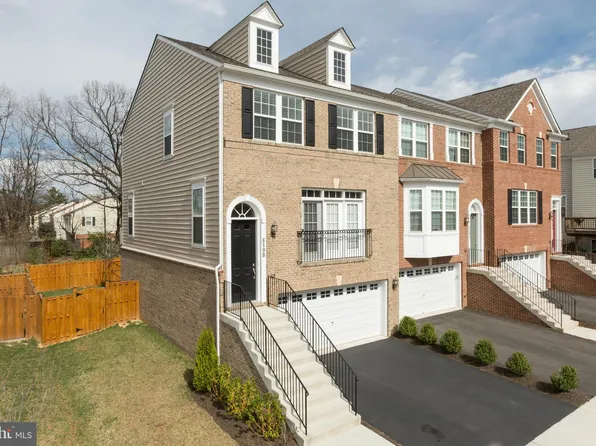 6198 Royal Crest Ln, Alexandria, VA 22310