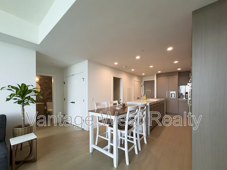 3800 Capozzi Rd #806 — Photo 18