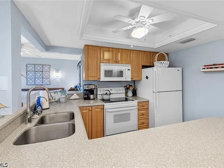 5890 Trailwinds Dr #522 — Photo 15