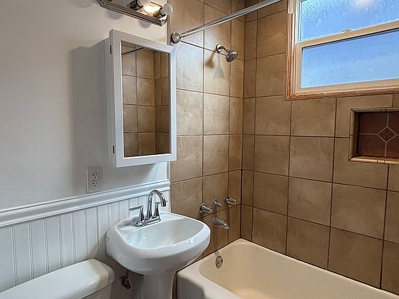 5th image of 4943 Saratoga Ave #4943