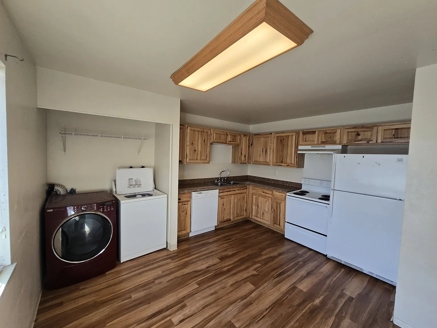 2 bed, 1000 sqft, $1,350 — Photo 2