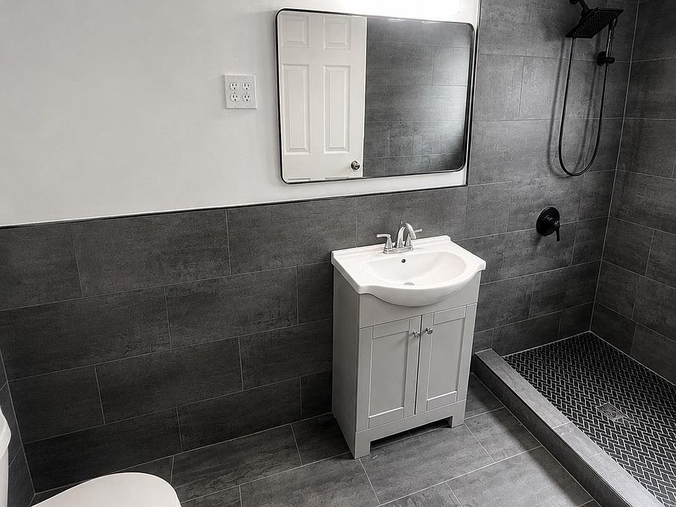 13th image of 16224 Tuller St