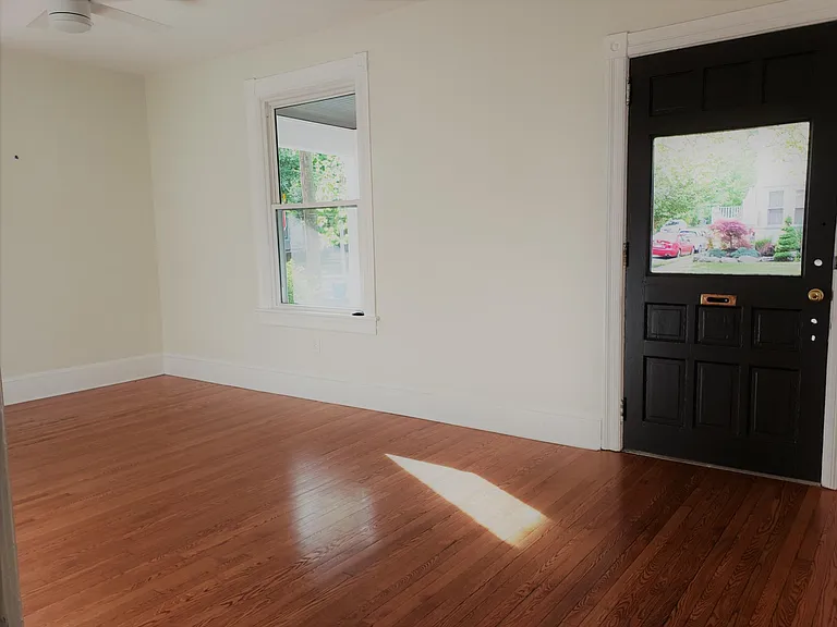 232 W Burke St — Photo 5