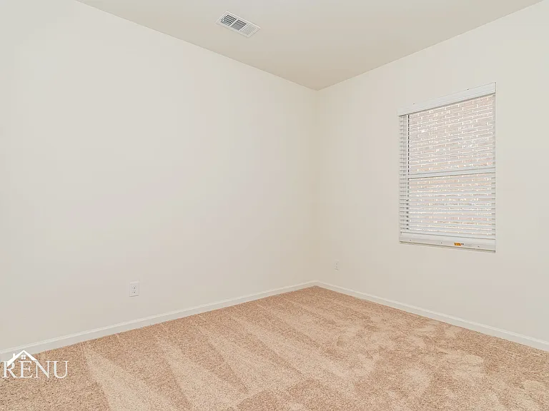 692 Wellington Dr — Photo 35