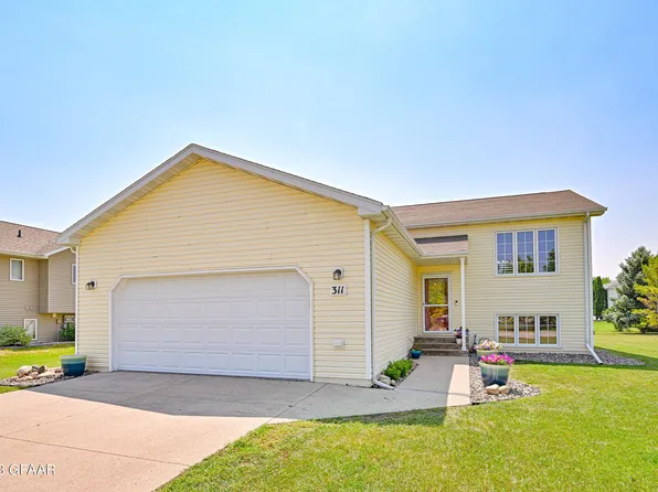 311 22nd St NW, East Grand Forks, MN 56721