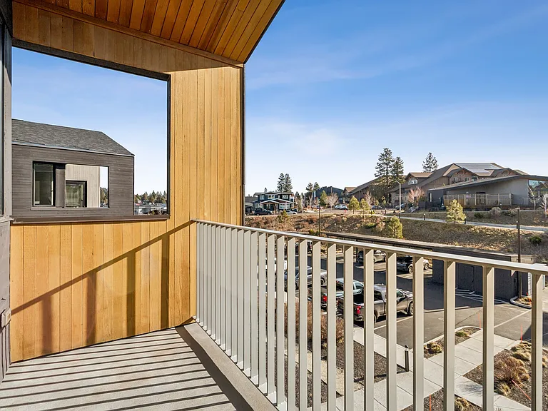 Range Apartments — Photo 39