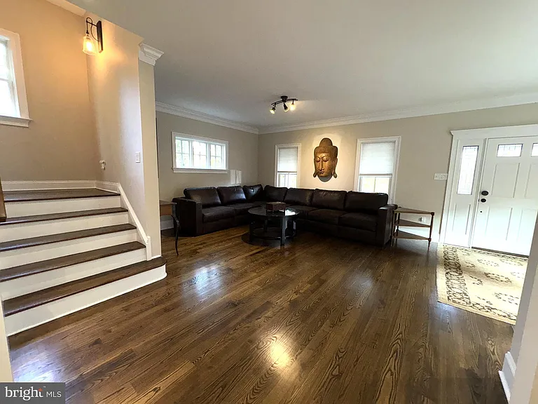 11 Chestnut St — Photo 6