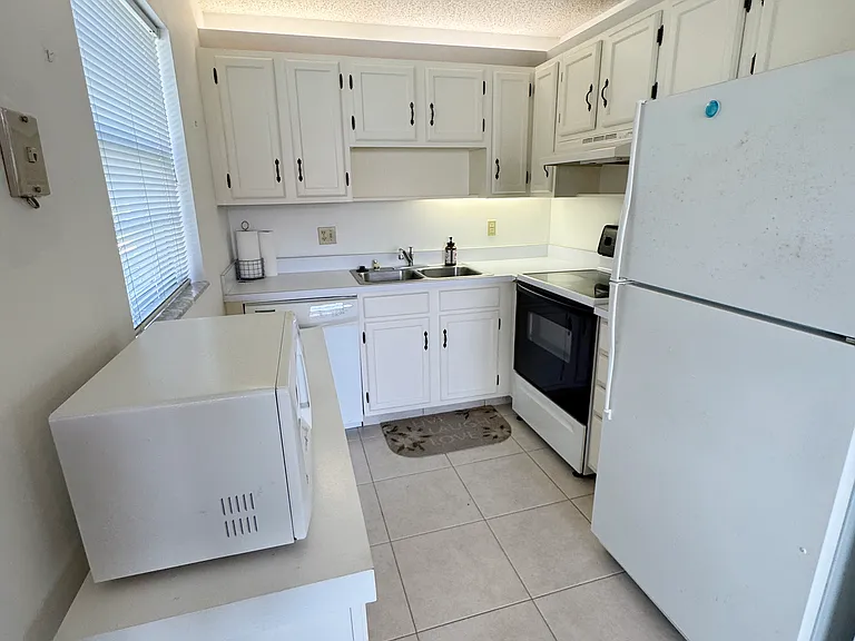 28 Pine Arbor Ln #103 — Photo 7