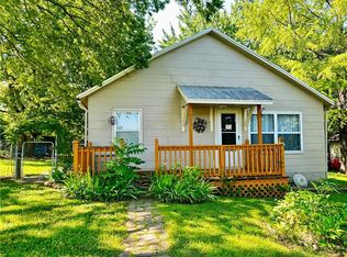 449 Muncie Rd, Leavenworth, KS 66048