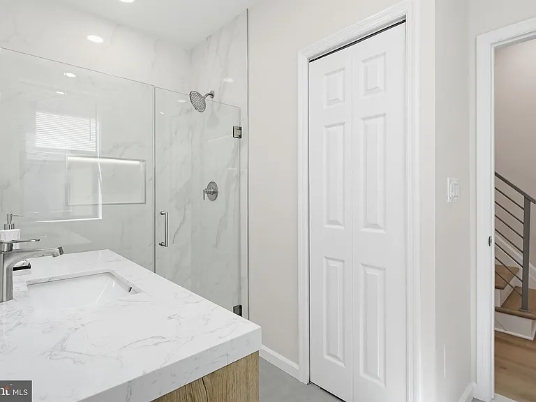 843 E Lombard St — Photo 15
