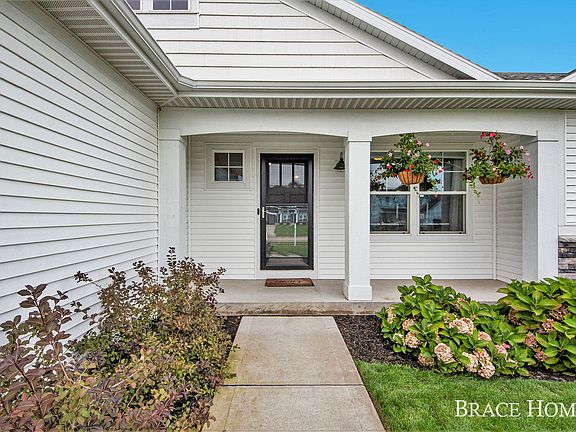 3rd image of 6571 Maria Dr