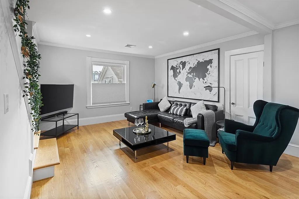 3 bed, 1.0 bath, 1200 sqft, $3,600 — Photo 4