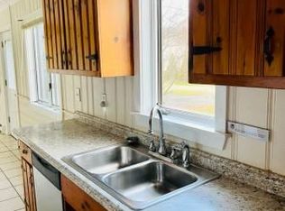 29 Lakeshore Dr, Holland, MA 01521