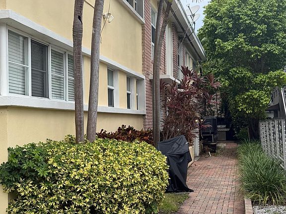 2nd image of 865 W 39th St APT 1
