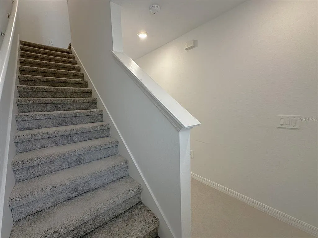 3 bed, 2.5 bath, 1392 sqft, $2,195 — Photo 3