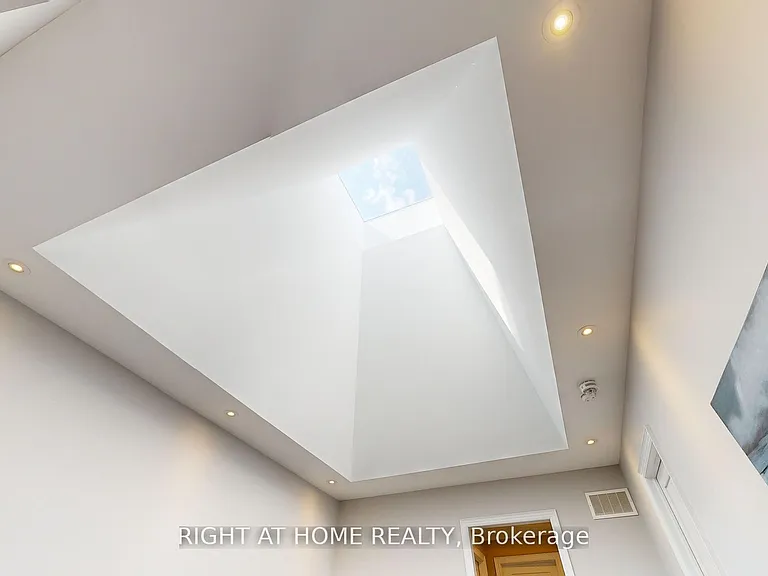 385 Tudor Ave — Photo 18