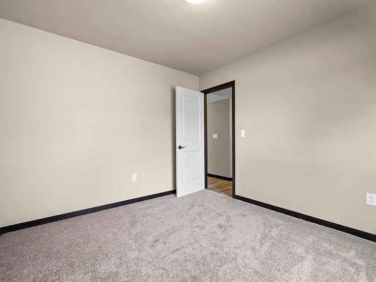 419-435 Cimarron Dr — Photo 23