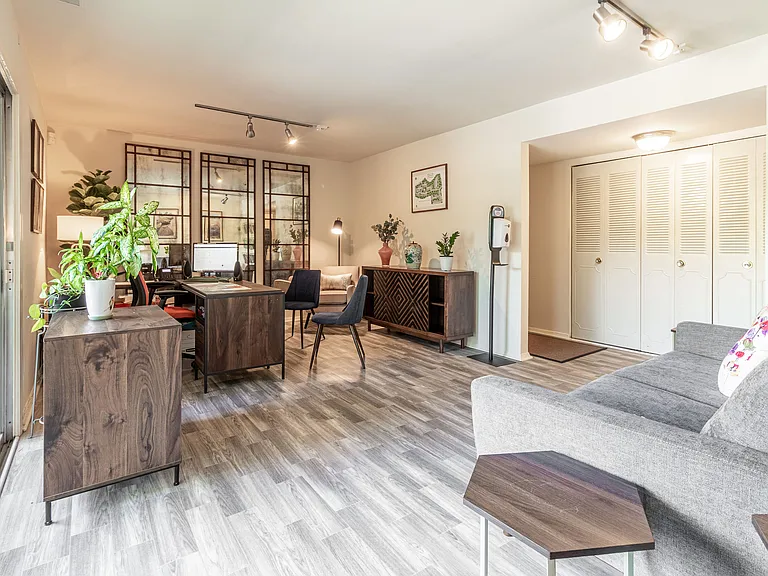 Willow Oaks Apartments — Photo 10