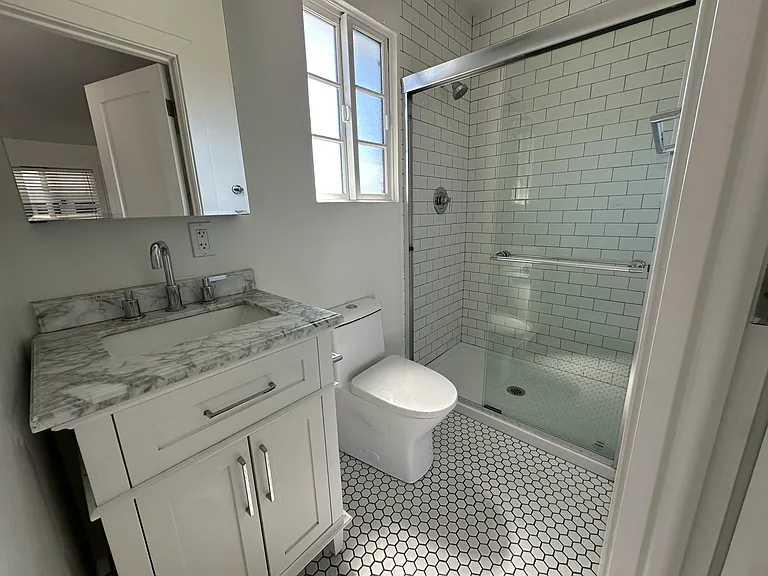 16 W Mission St #15 — Photo 3