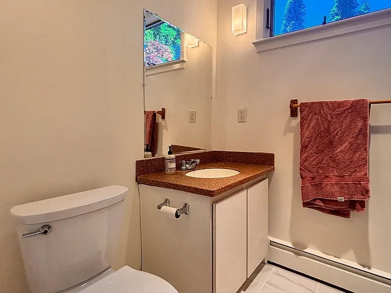8 Bond St — Photo 14