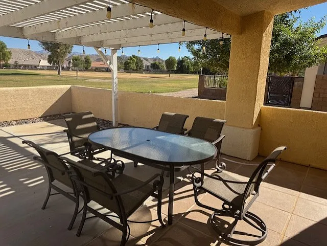 3 bed, 2.0 bath, 1702 sqft, $1,975 — Photo 3