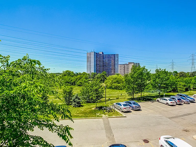 7 Richgrove Dr — Photo 8