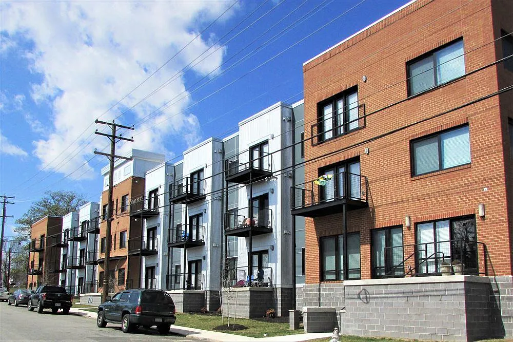 909 Perry St — Photo 1