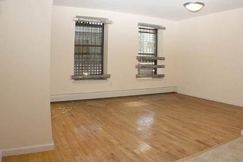 2nd image of 752 Williams Ave