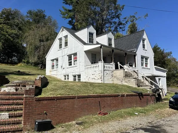 215 5th Ave, Galax, VA 24333