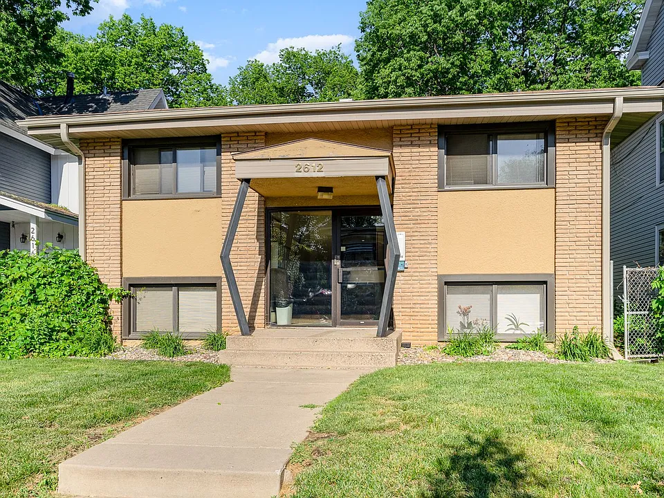 2612 Pillsbury Ave