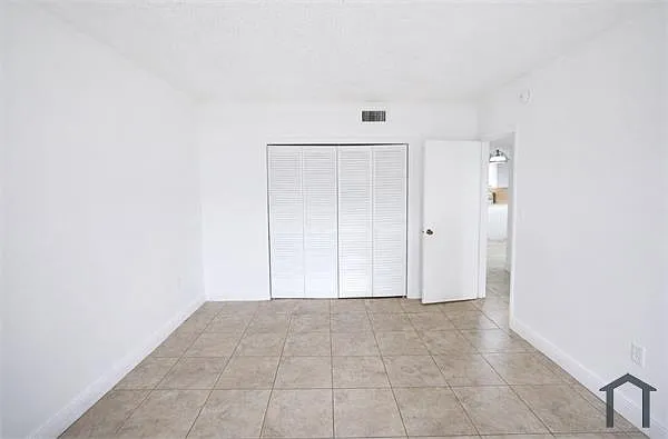 Building Photo - 12275 NE 19th Ave #4