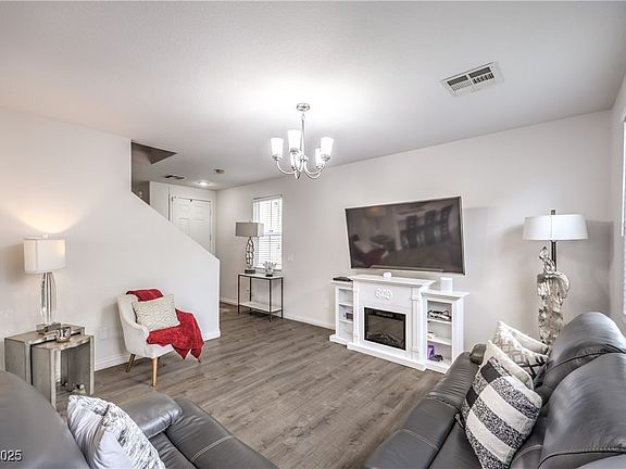 5th image of 3913 Sweet Pine St Unit 103