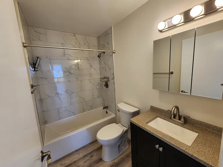 626 N Isabel St #301 — Photo 20