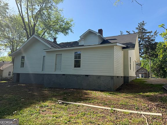 5th image of 707 E 7th St