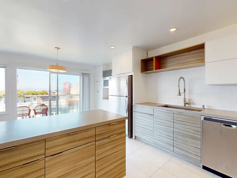 2642 Greenwich St #102 — Photo 2
