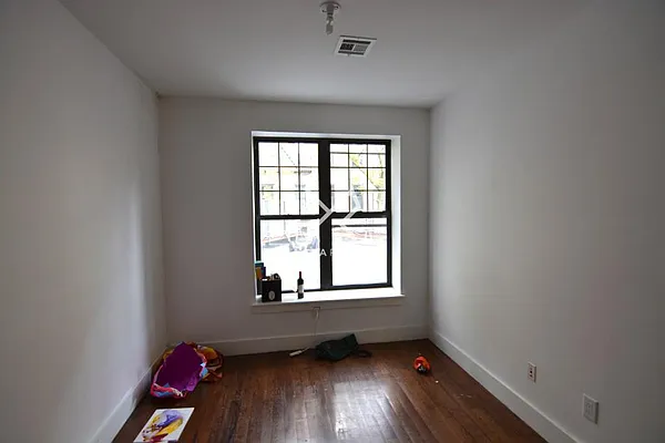 Rented by Yaffa Realty LLC | media 3