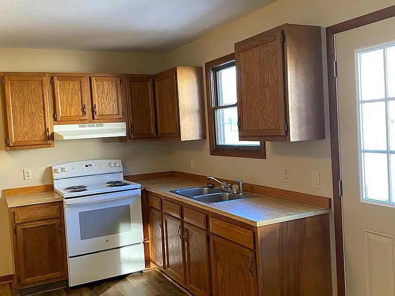 640 Bob White Ln — Photo 3