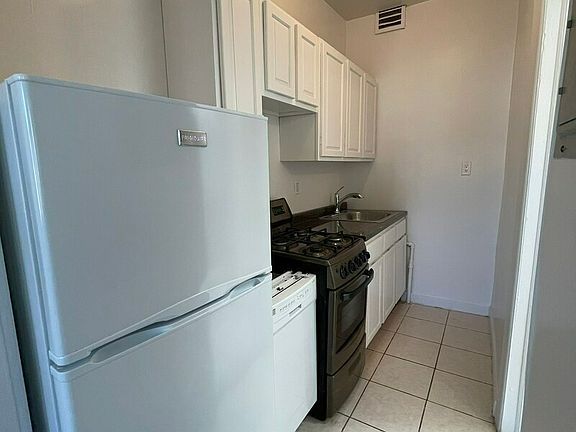 4th image of 735 Saint Nicholas Ave APT 4F