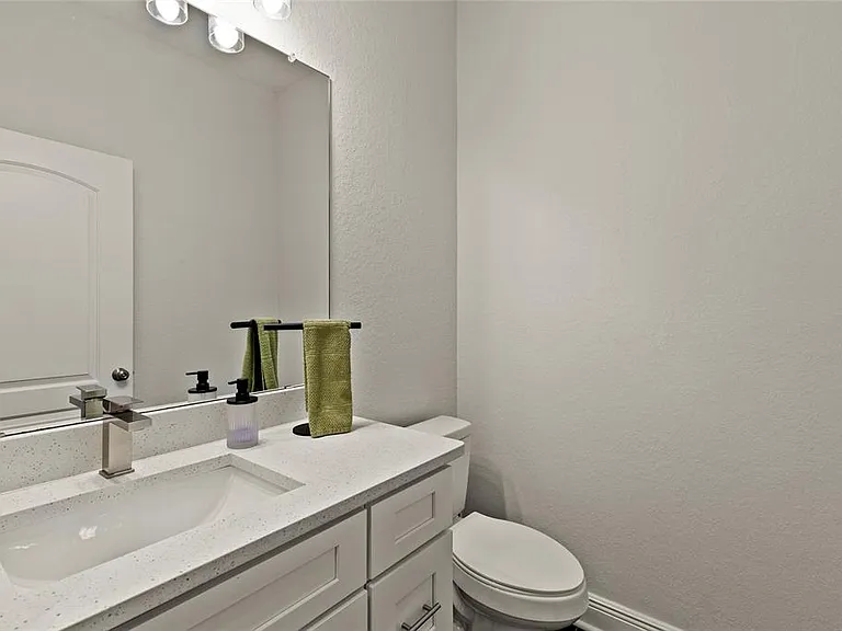 2106 E 17th Ave — Photo 32