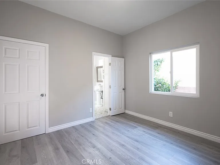 337 W 10th St — Photo 12