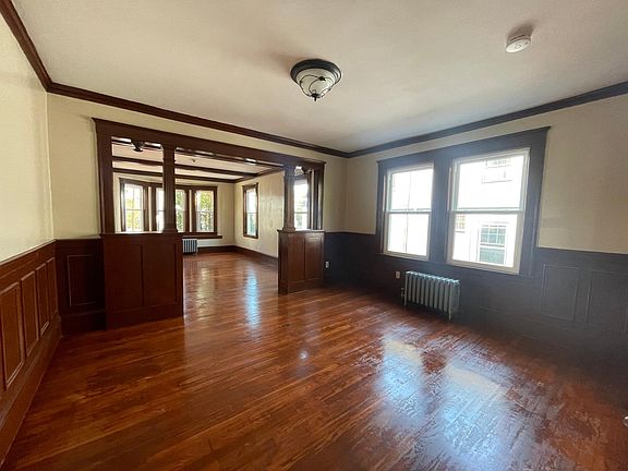 Dining room, wainscoting.