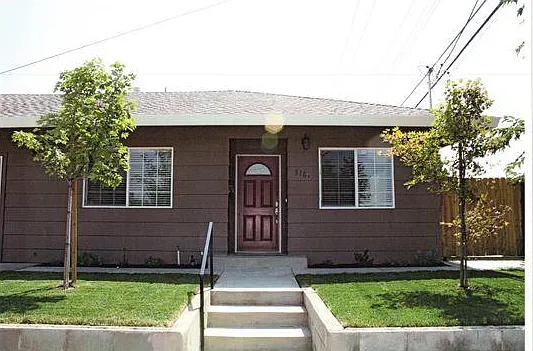 2 bed, 930 sqft, $2,200 — Photo 1