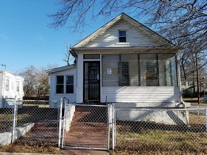601 68th St photo 1