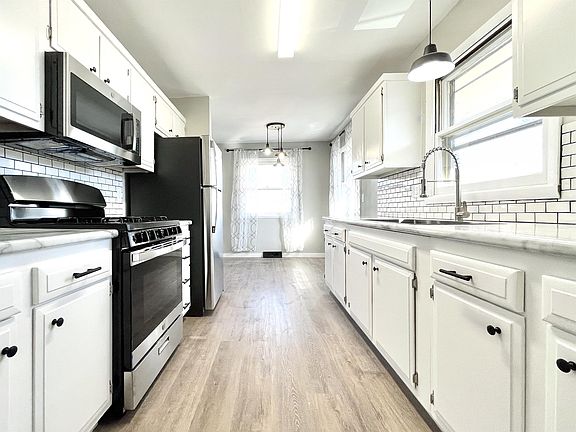 3rd image of 2936 La Salle Ave #2936