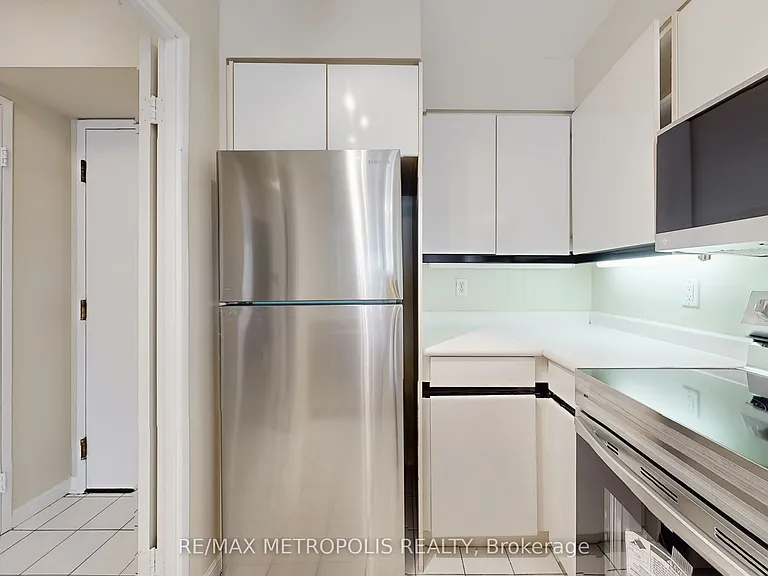 7 Carlton St #810 — Photo 22