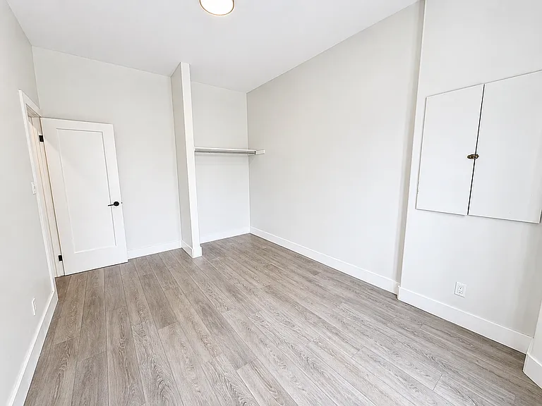 482 King William St — Photo 9
