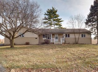 110 Eastview Dr, Lexington, IL 61753