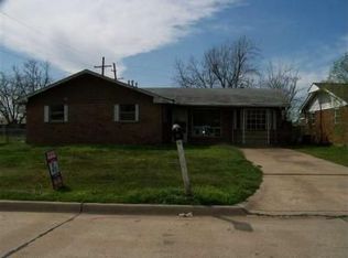 711 SE Sullivan Dr, Lawton, OK 73501