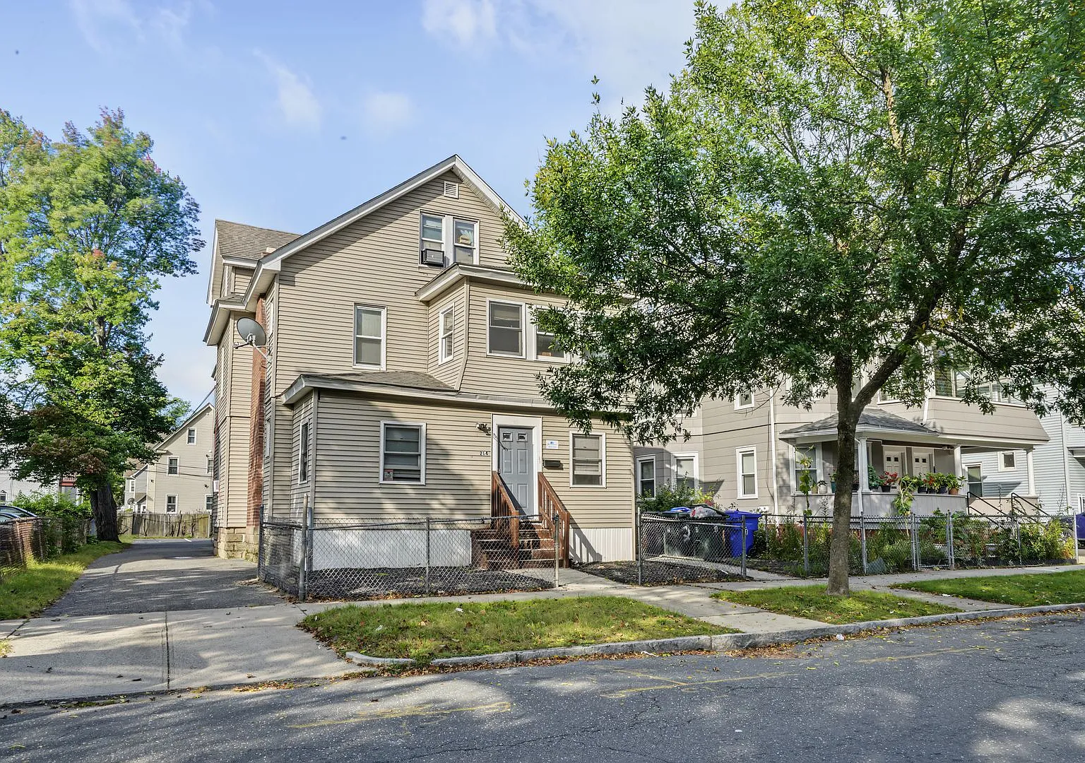 214-216 Oak Grove Ave — Photo 1