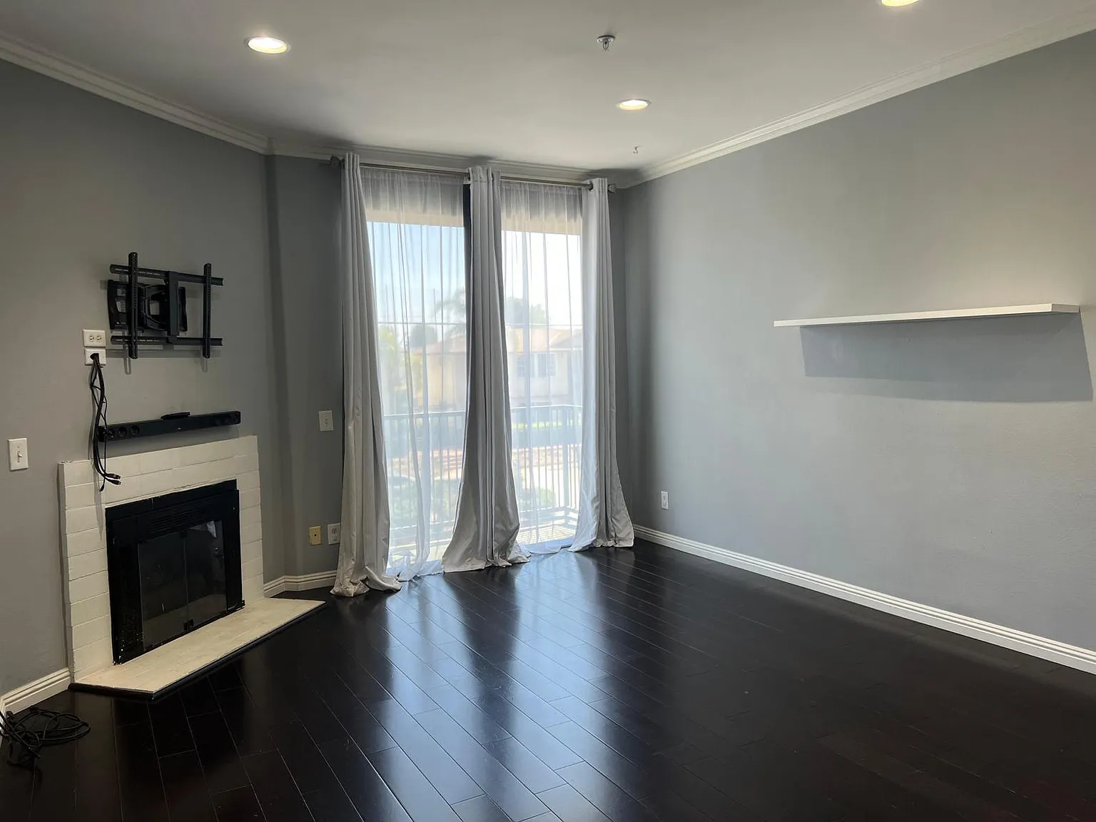 2 bed, 2.5 bath, 1349 sqft, $3,400 — Photo 2